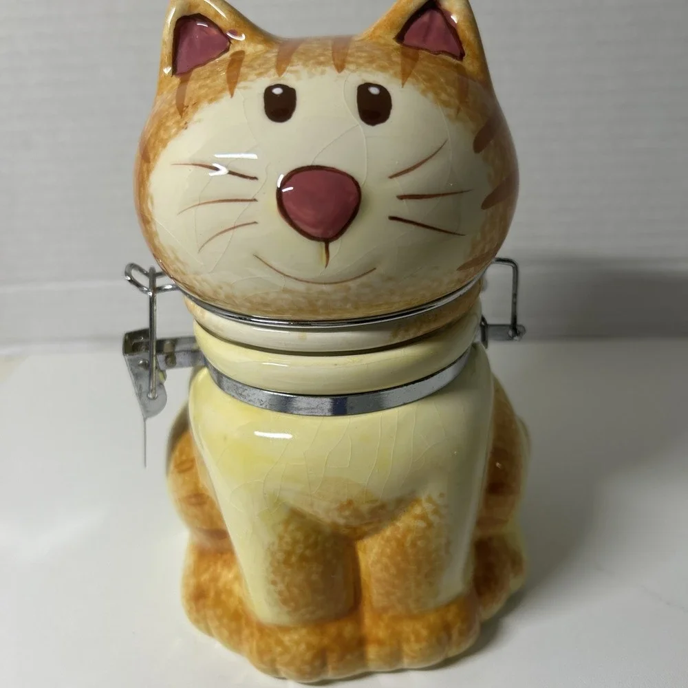 Boston Warehouse Hand Painted HIndged Jar, Storage Container, Sitting Pretty Cat